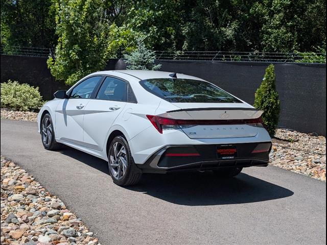 2025 Hyundai Elantra SEL Sport photo 3