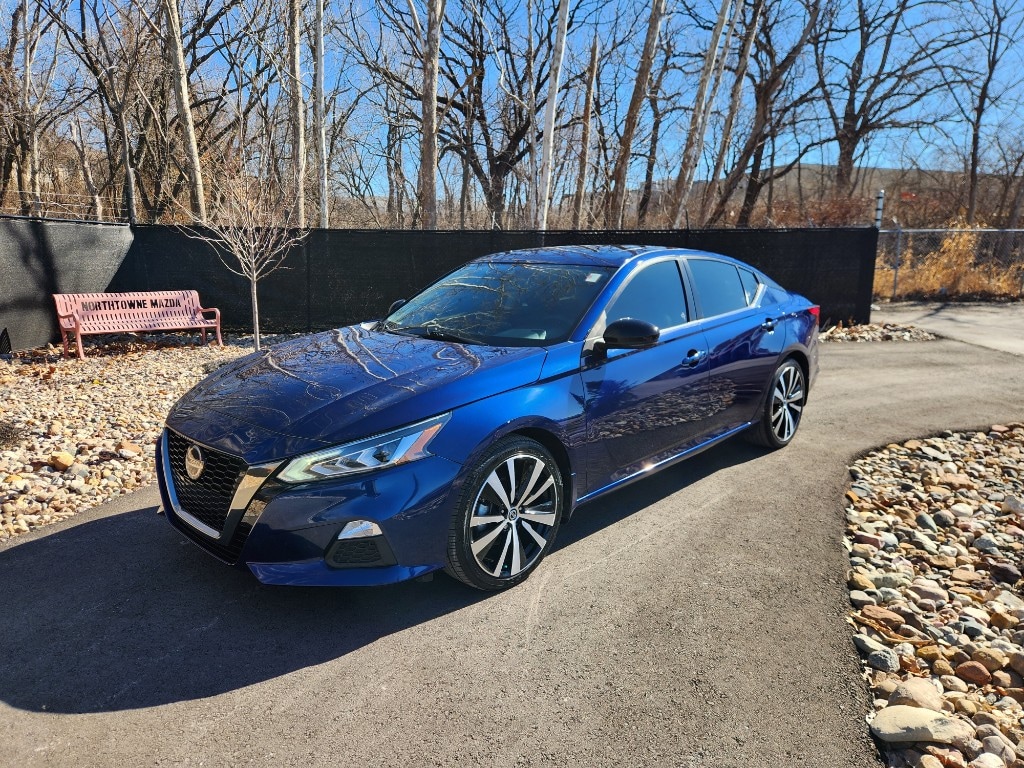 Used 2021 Nissan Altima SR with VIN 1N4BL4CV6MN304365 for sale in Kansas City