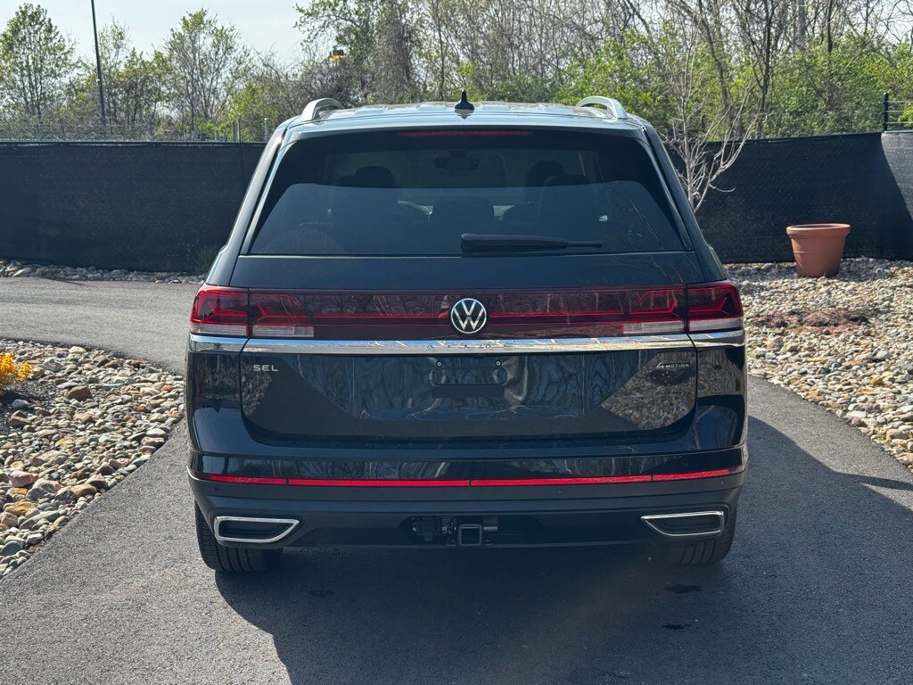 2025 Volkswagen Atlas SEL photo 4