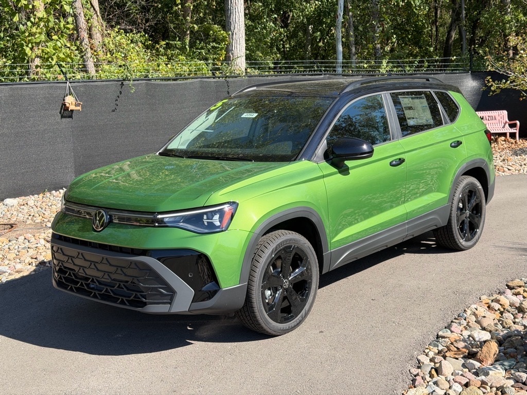 2025 Volkswagen Taos SE Black