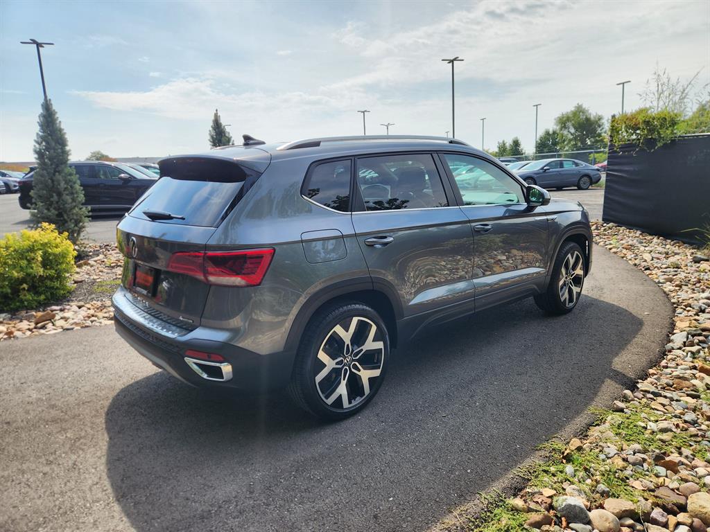 2022 Volkswagen Taos SEL photo 4