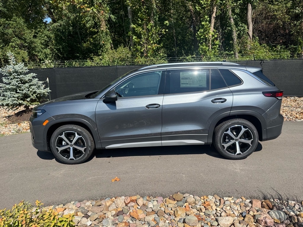 New 2025 Volkswagen Tiguan 2.0T SE SUV
