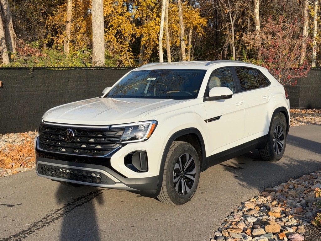 2026 Volkswagen Atlas Cross Sport SE's photo