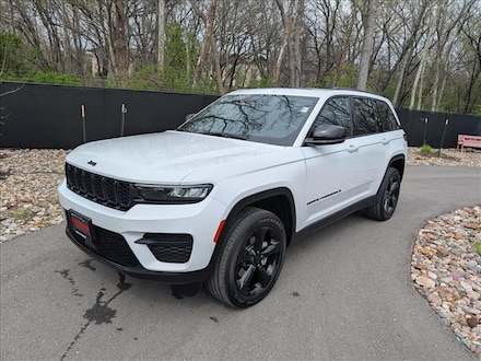 2024 Jeep Grand Cherokee Laredo SUV