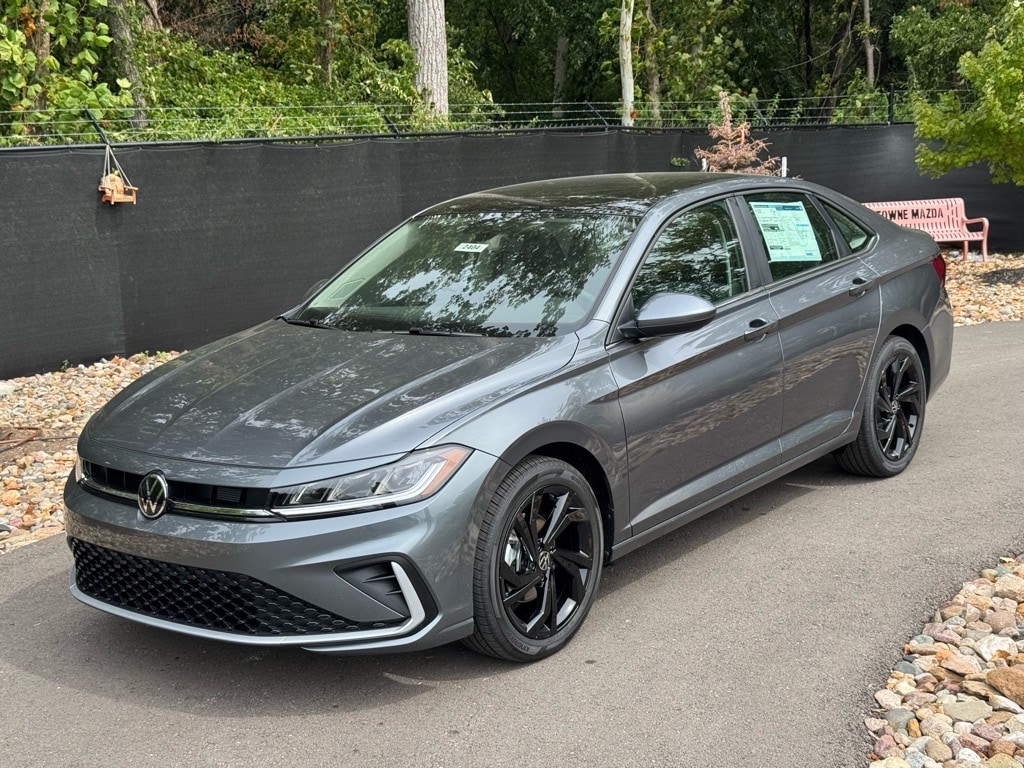 2025 Volkswagen Jetta SE's photo