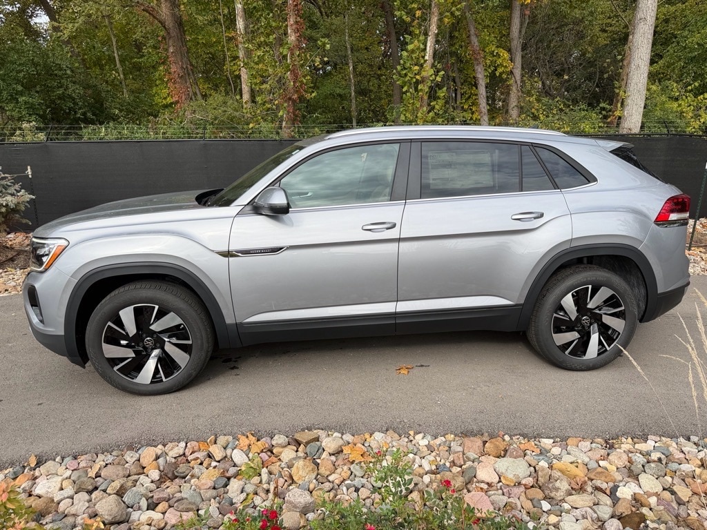New 2025 Volkswagen Atlas Cross Sport 2.0T SE w/Technology SUV