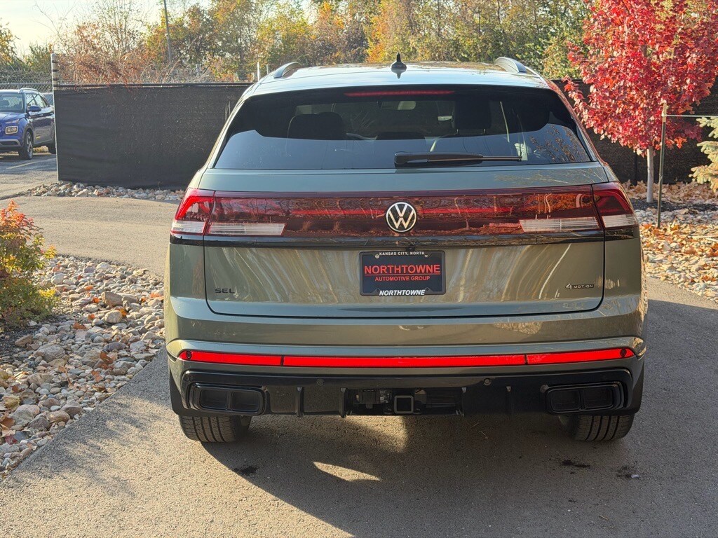 2026 Volkswagen Atlas Cross Sport SEL R-Line photo 3