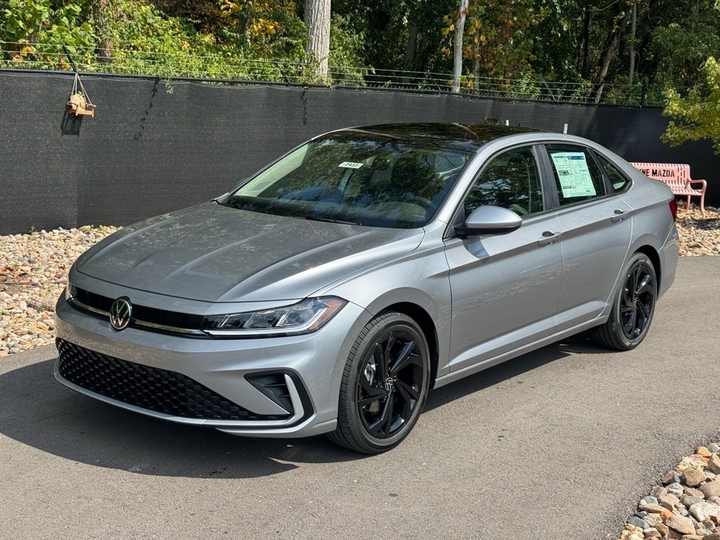 2025 Volkswagen Jetta SE's photo