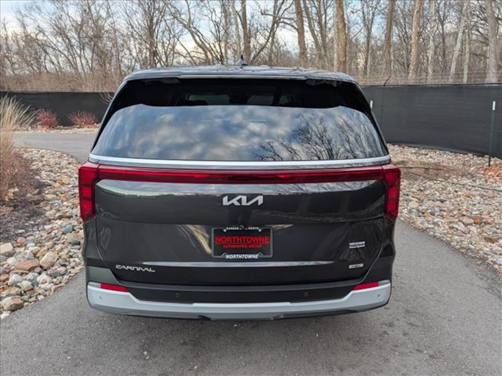 Used 2025 Kia Carnival Hybrid LXS Van Passenger Van