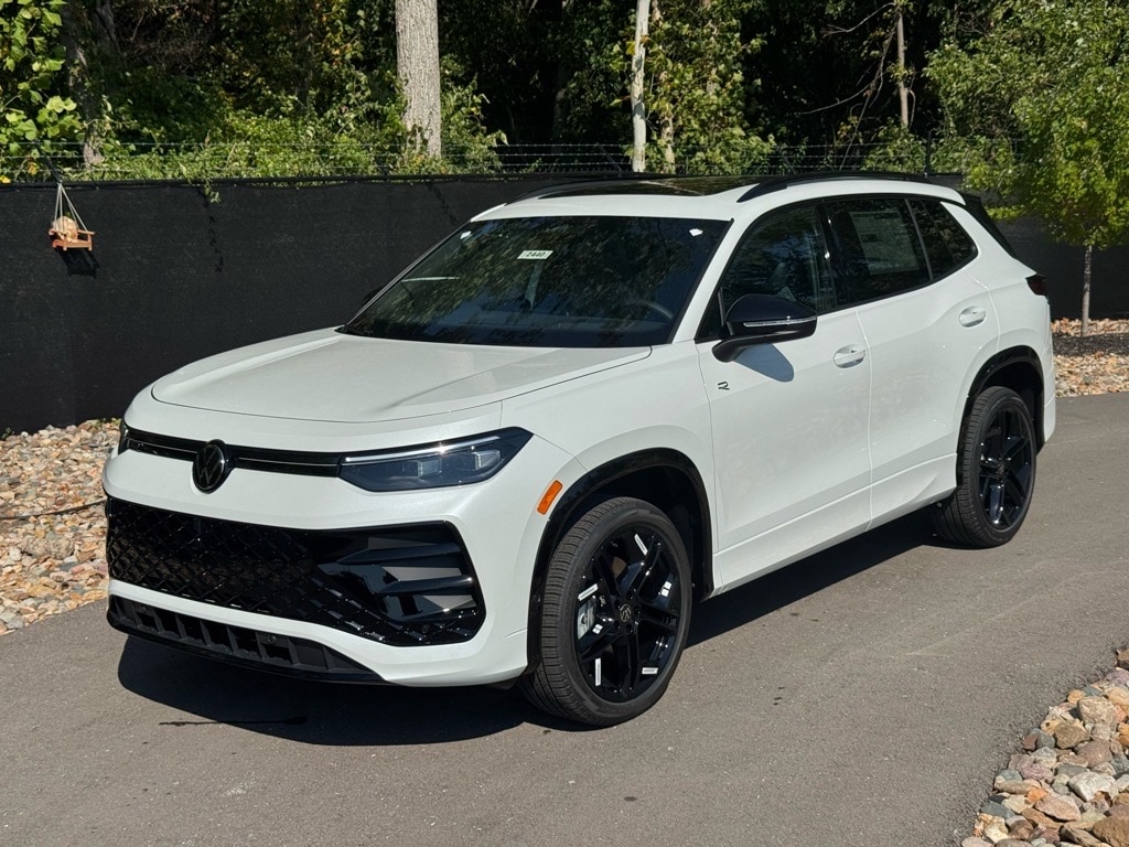 New 2025 Volkswagen Tiguan 2.0T SE R-Line Black SUV