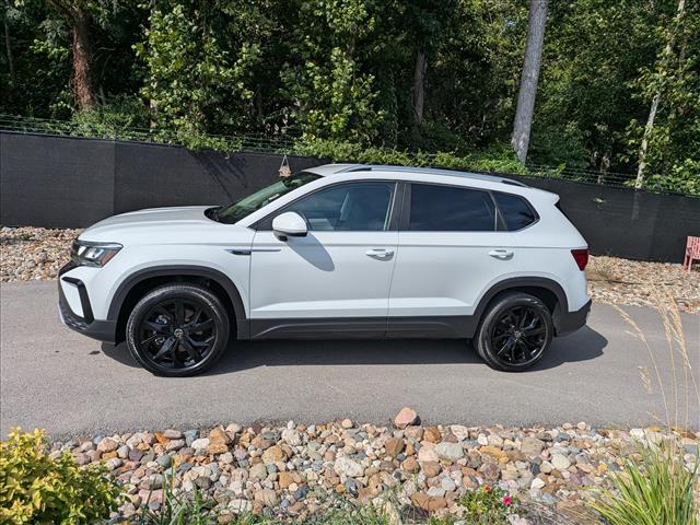 Used 2023 Volkswagen Taos SE with VIN 3VVSX7B25PM359591 for sale in Kansas City