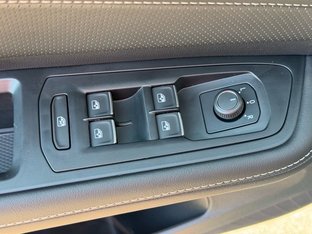 2026 Volkswagen Atlas Cross Sport SE w/Tech - Photo 23