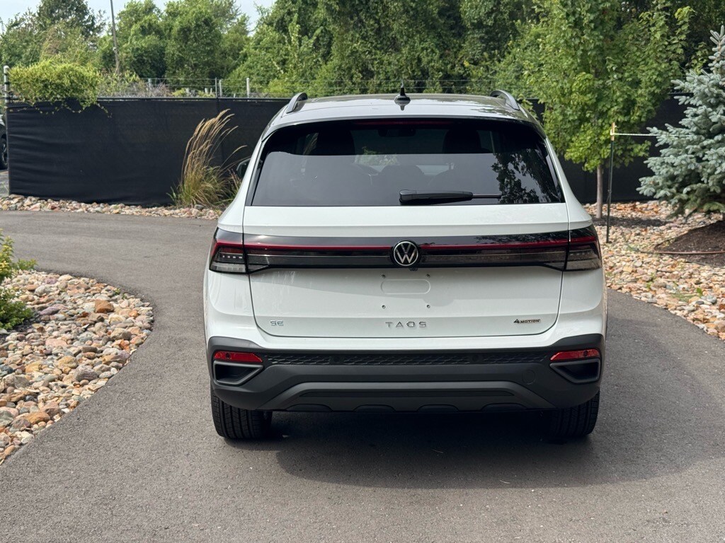 2025 Volkswagen Taos SE photo 3