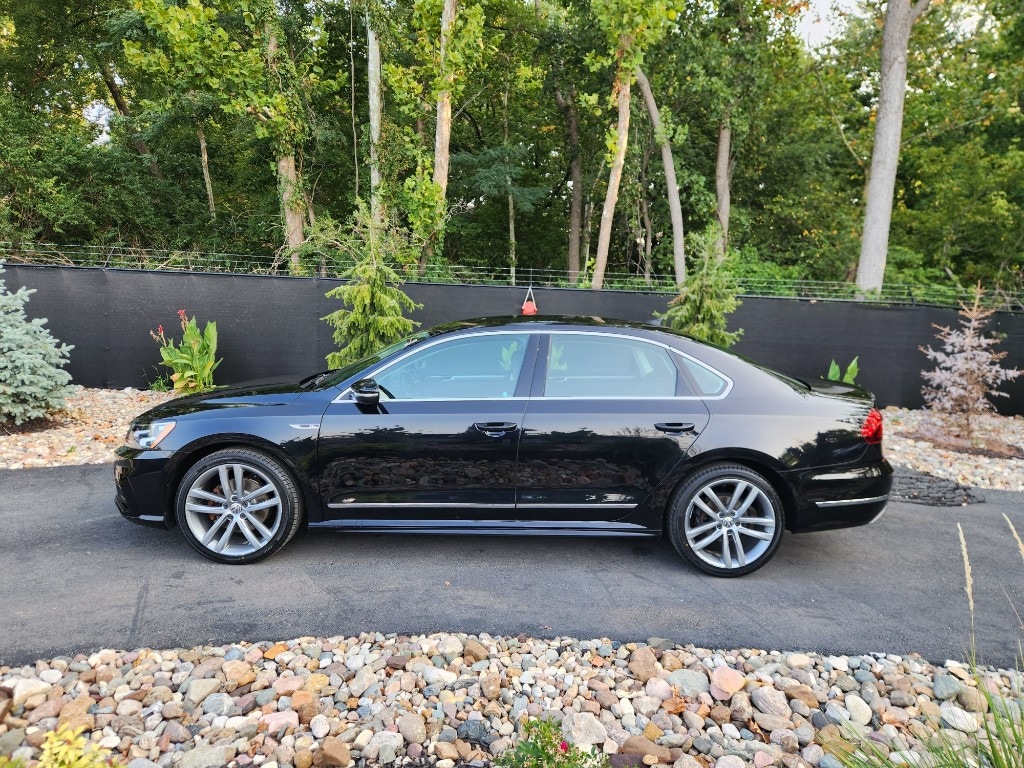 Used 2017 Volkswagen Passat R-Line with VIN 1VWDT7A32HC044034 for sale in Kansas City