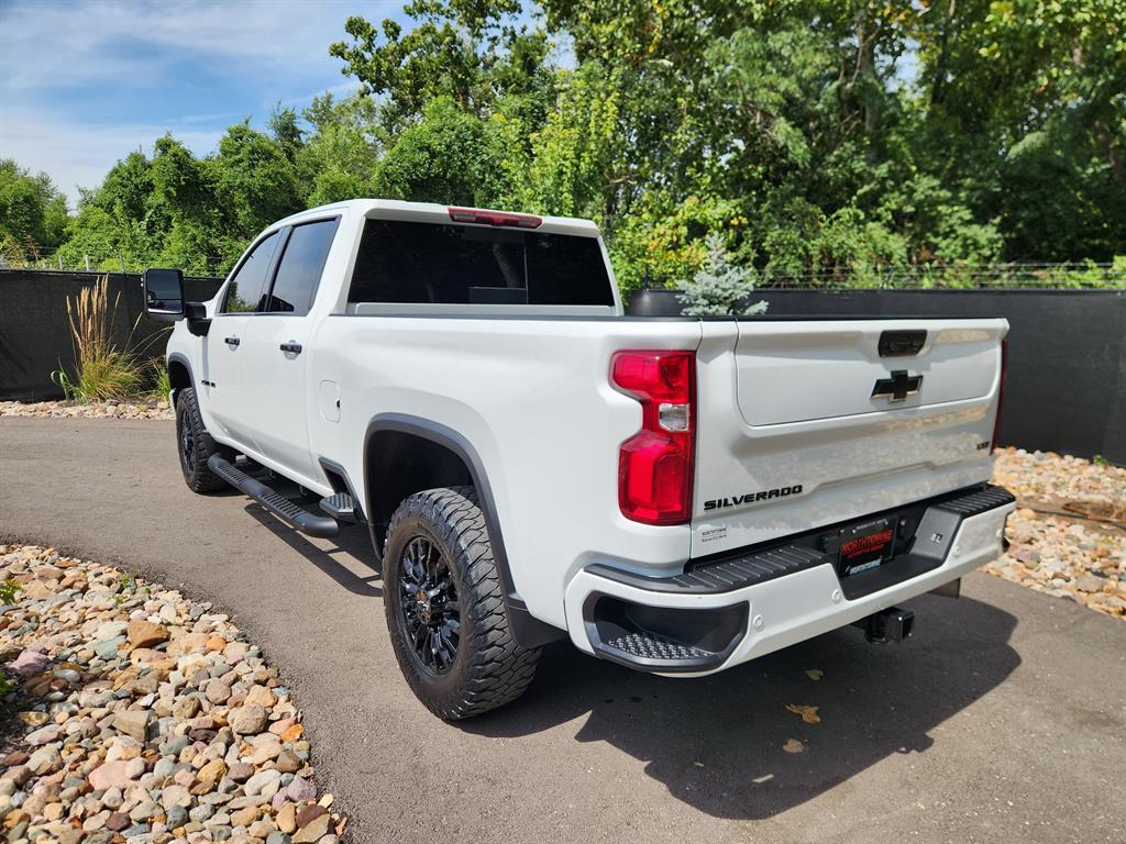 2023 Chevrolet Silverado 2500HD LTZ photo 3