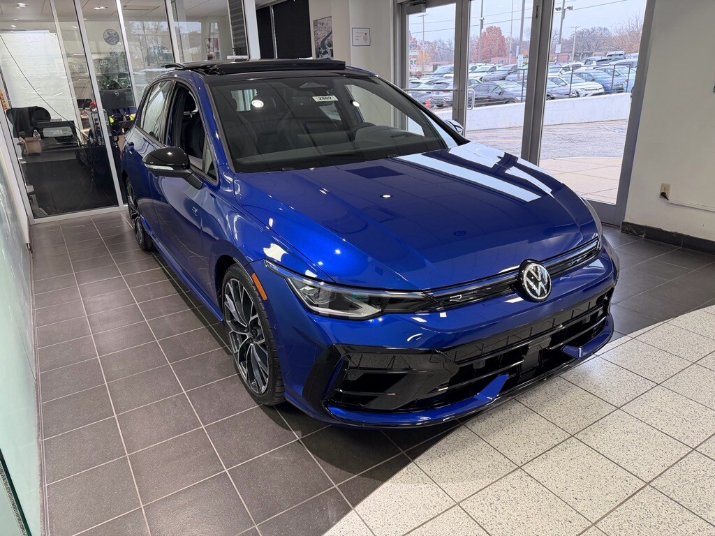 2026 Volkswagen Golf R 2.0 TSI photo 4