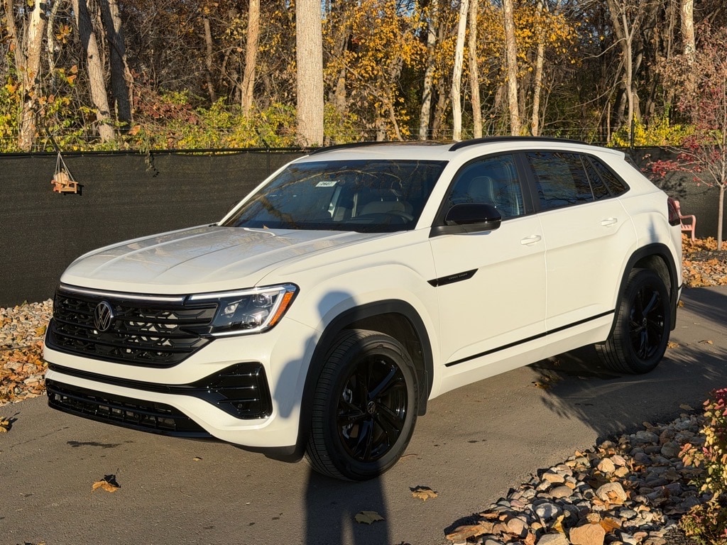 2026 Volkswagen Atlas Cross Sport SEL R-LINE's photo