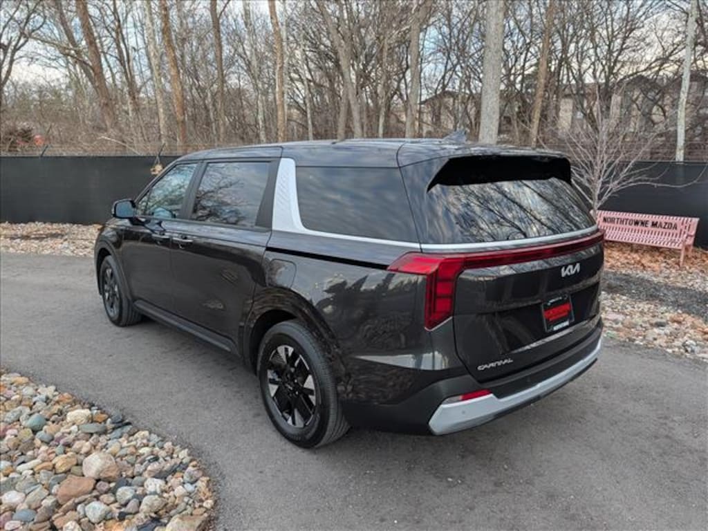 Used 2025 Kia Carnival Hybrid LXS Van Passenger Van