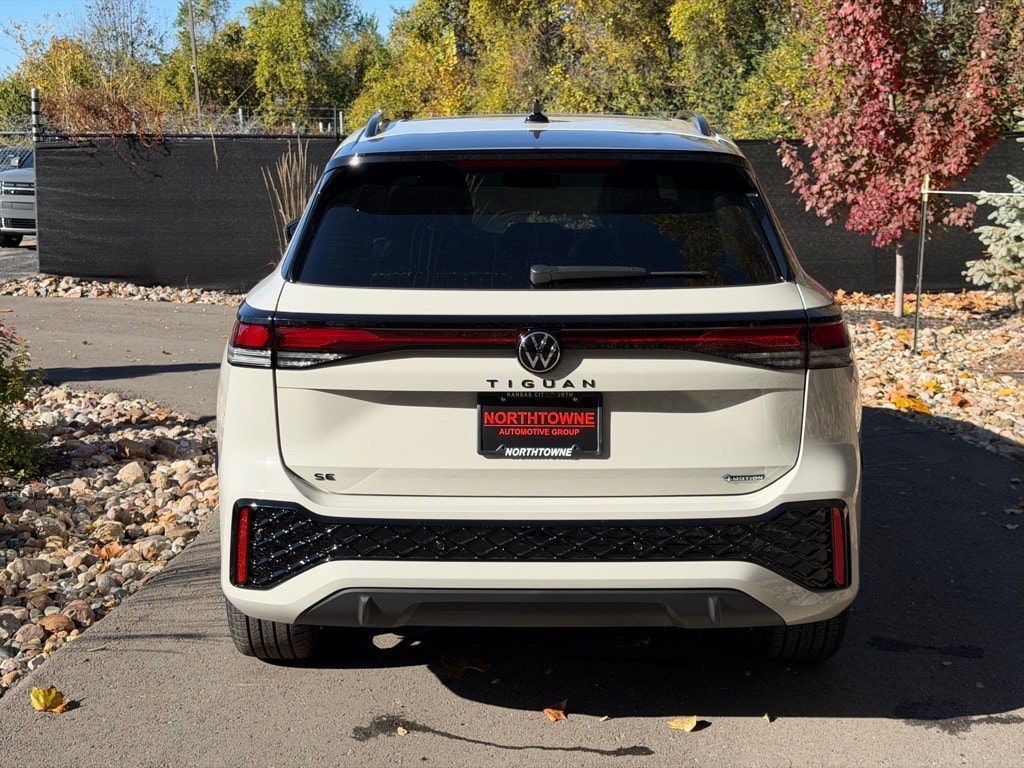 New 2026 Volkswagen Tiguan SE R-Line Black 4motion AWD SE R-Line Black 4Motion SUV