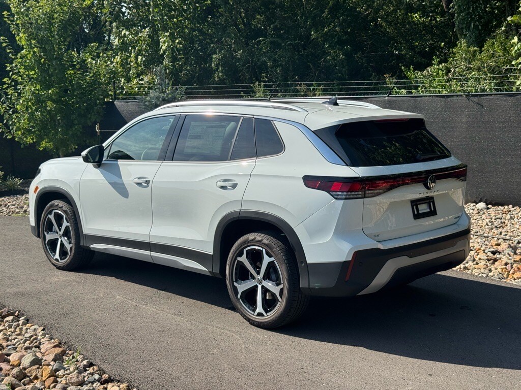 2025 Volkswagen Tiguan SE photo 2