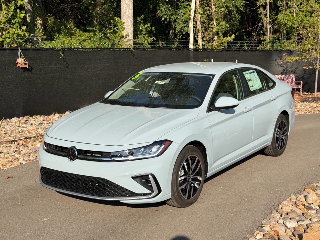 2025 Volkswagen Jetta SE's photo