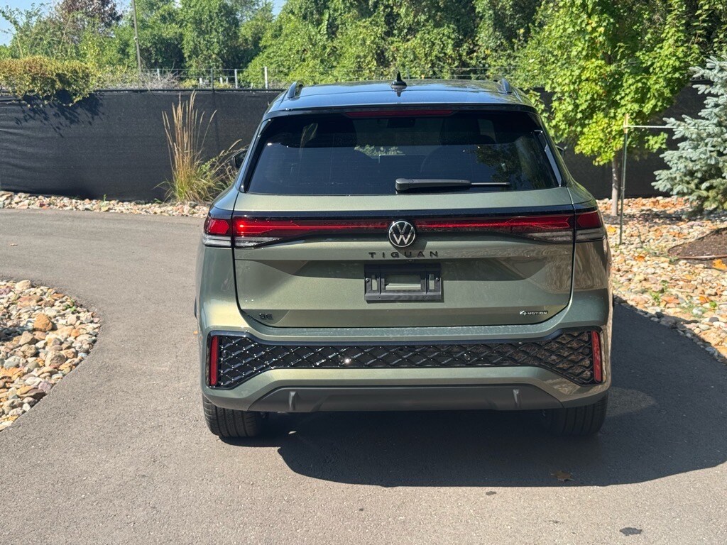 2025 Volkswagen Tiguan SE R-Line Black photo 2