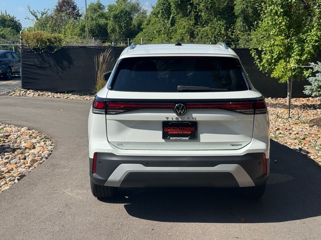 New 2025 Volkswagen Tiguan 2.0T SE SUV