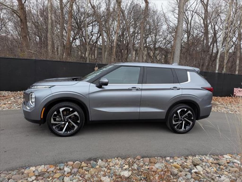 Used 2024 Mitsubishi Outlander SE SUV