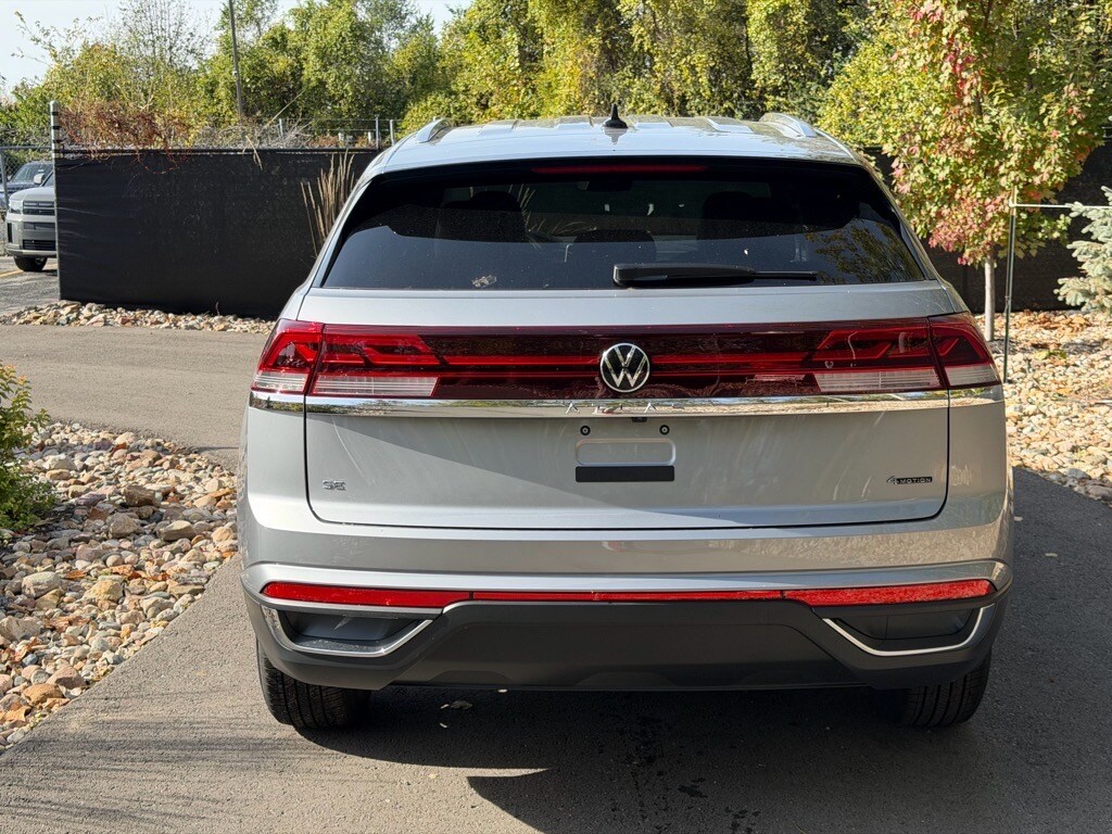 2026 Volkswagen Atlas Cross Sport SE photo 4