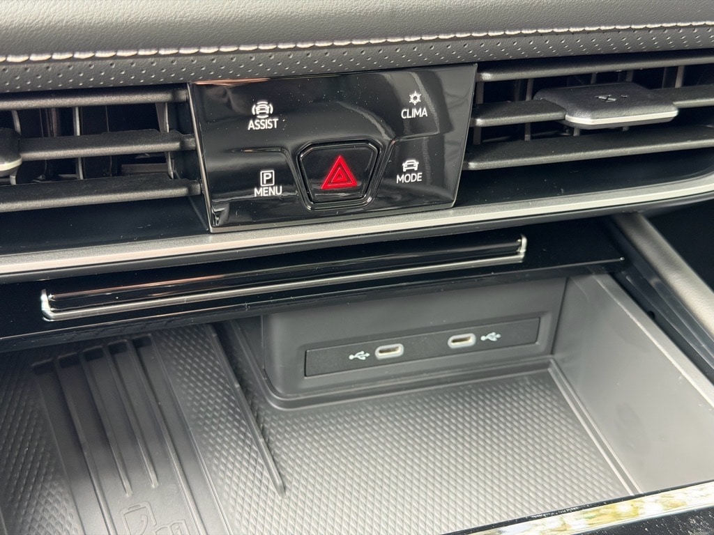 2026 Volkswagen Atlas Cross Sport SE w/Tech - Photo 31