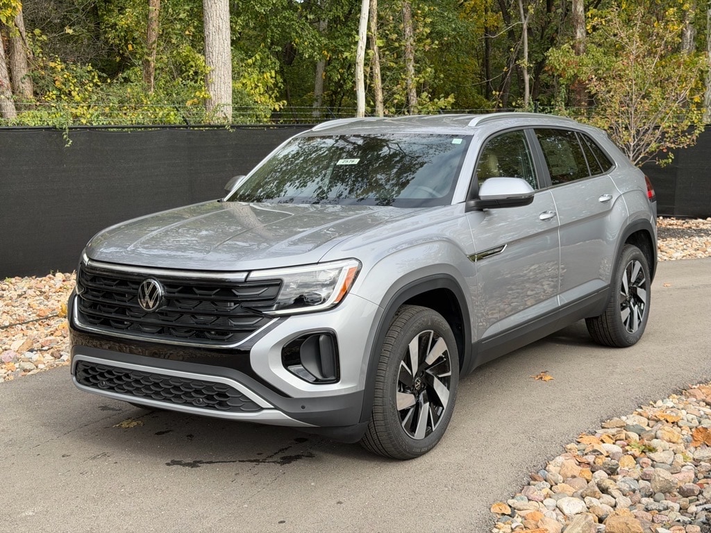 New 2025 Volkswagen Atlas Cross Sport 2.0T SE w/Technology SUV