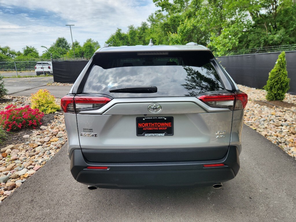 2024 Toyota RAV4 XLE photo 4