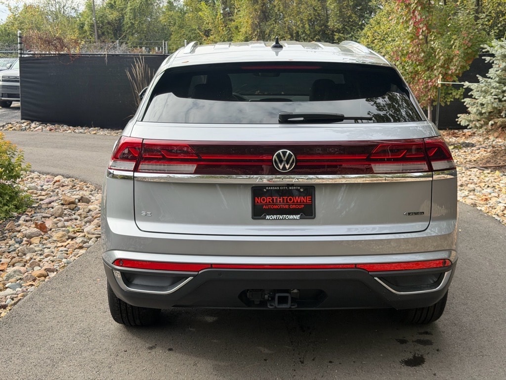 New 2025 Volkswagen Atlas Cross Sport 2.0T SE w/Technology SUV