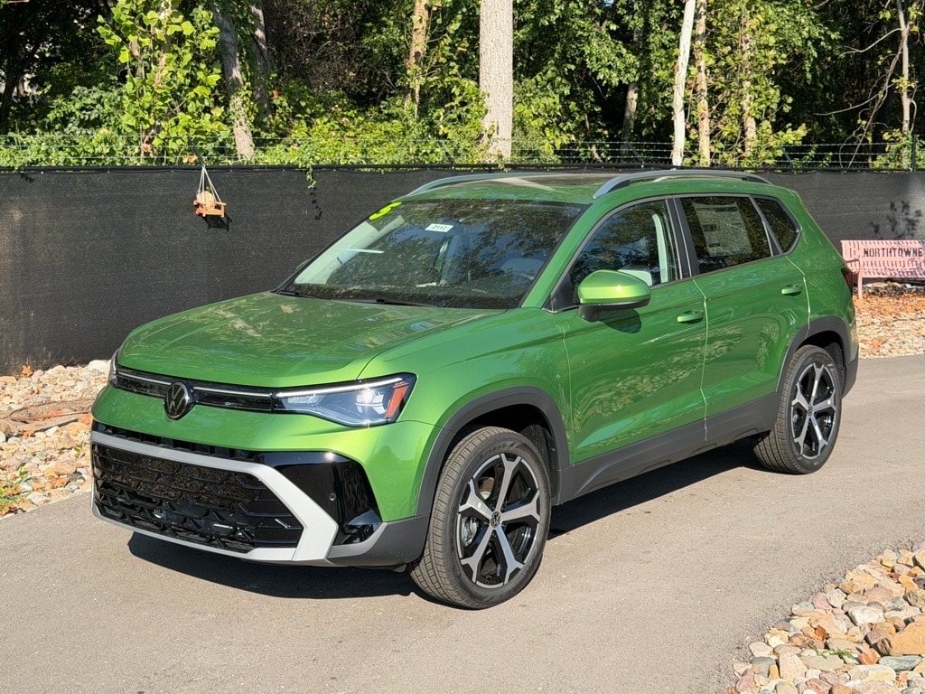 2025 Volkswagen Taos SEL's photo