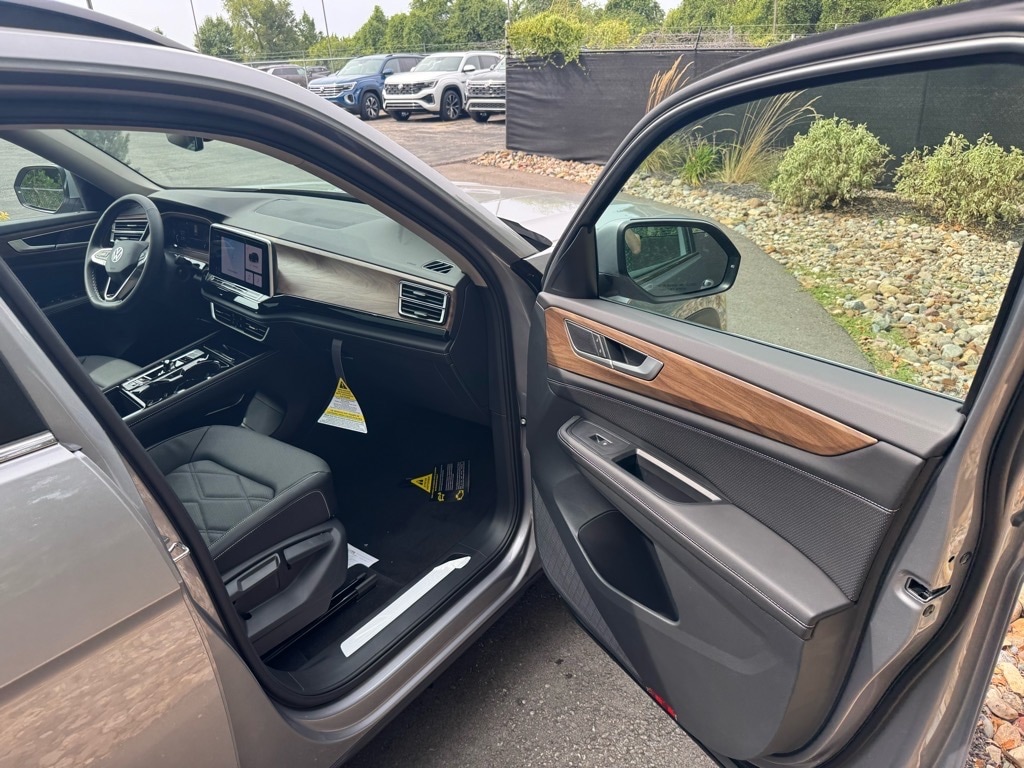 2026 Volkswagen Atlas SE w/Tech - Photo 11
