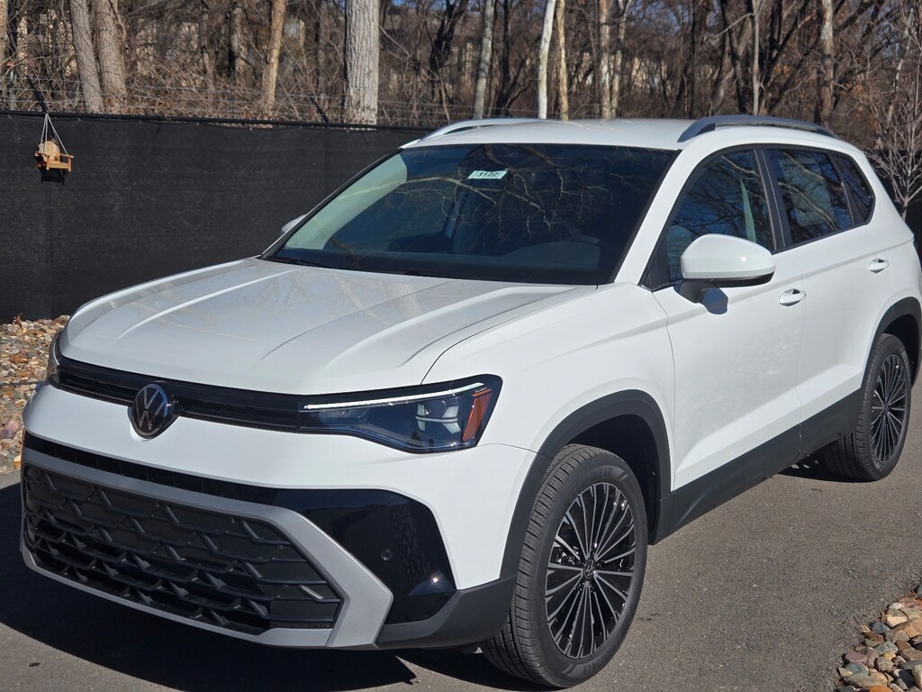 New 2026 Volkswagen Taos 1.5T SE SUV