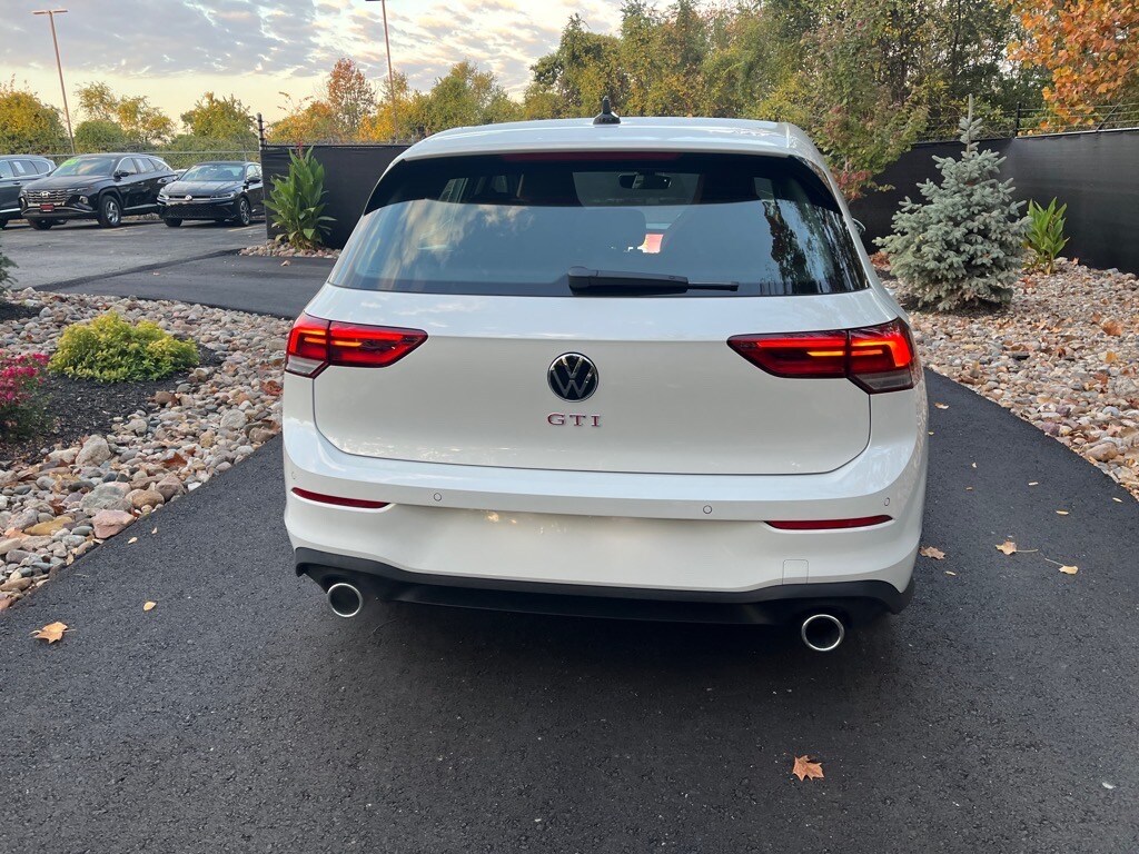 2024 Volkswagen Golf GTI SE photo 4