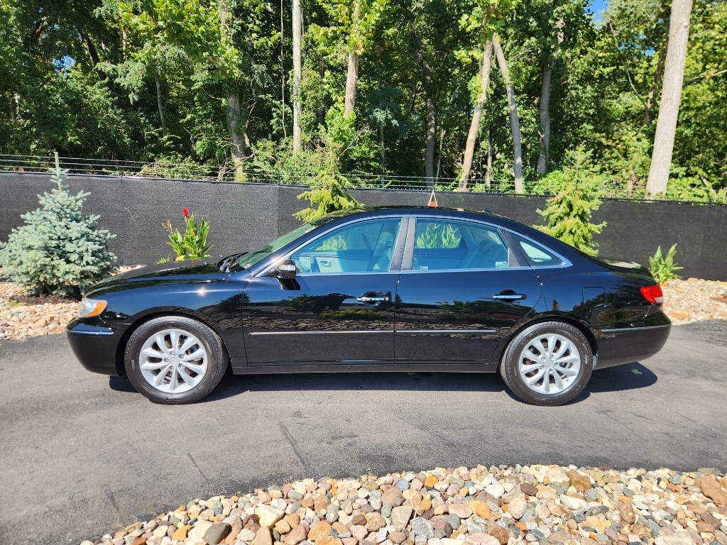 Used 2008 Hyundai Azera Limited with VIN KMHFC46F28A319776 for sale in Kansas City