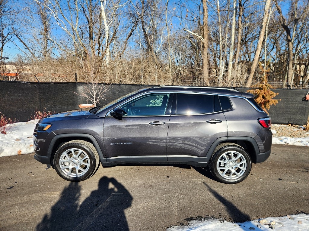 Used 2023 Jeep Compass Latitude Lux with VIN 3C4NJDFN1PT501330 for sale in Kansas City, MO