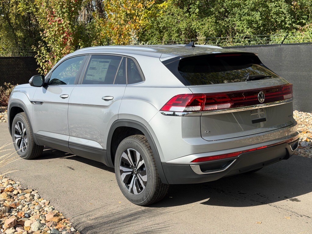 2026 Volkswagen Atlas Cross Sport SE photo 3