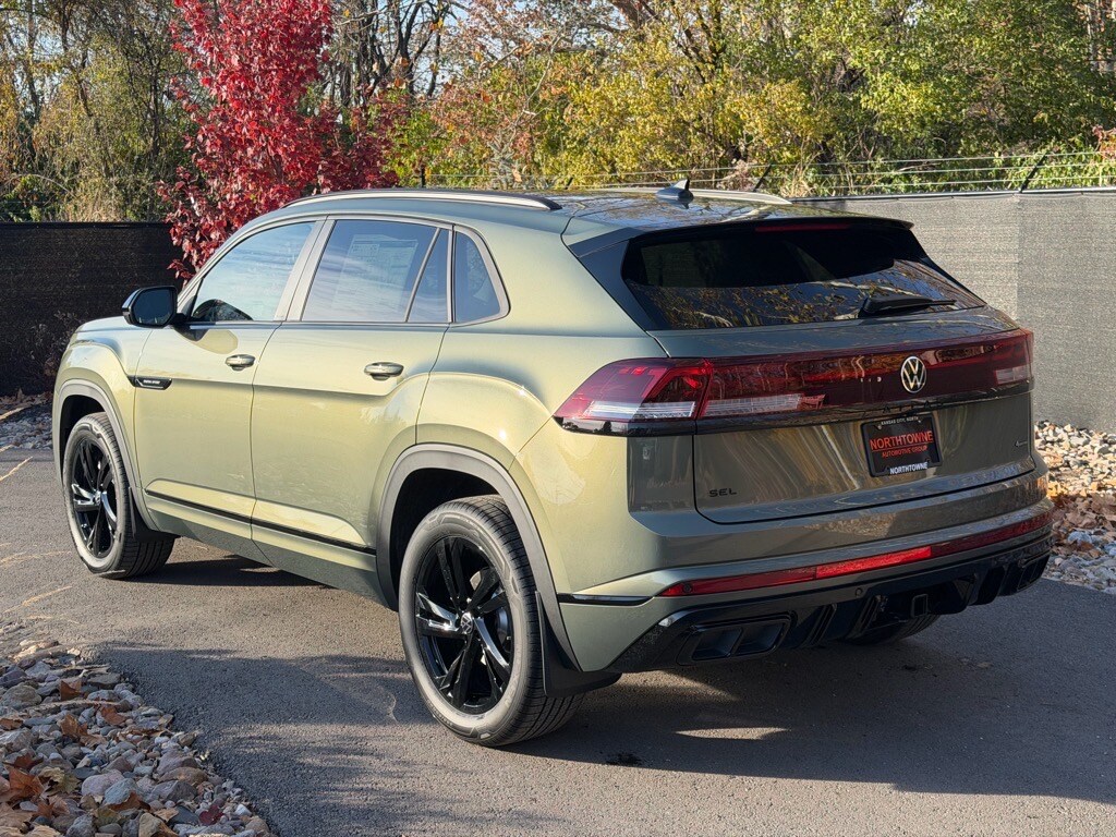 2026 Volkswagen Atlas Cross Sport SEL R-Line photo 2