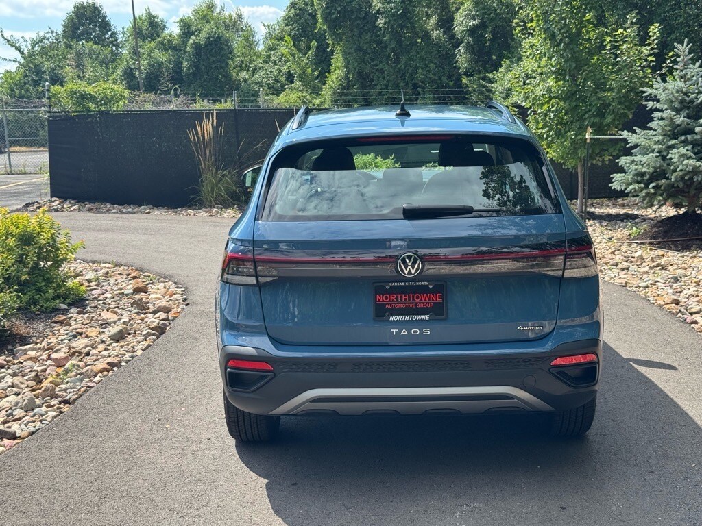 2025 Volkswagen Taos S photo 4