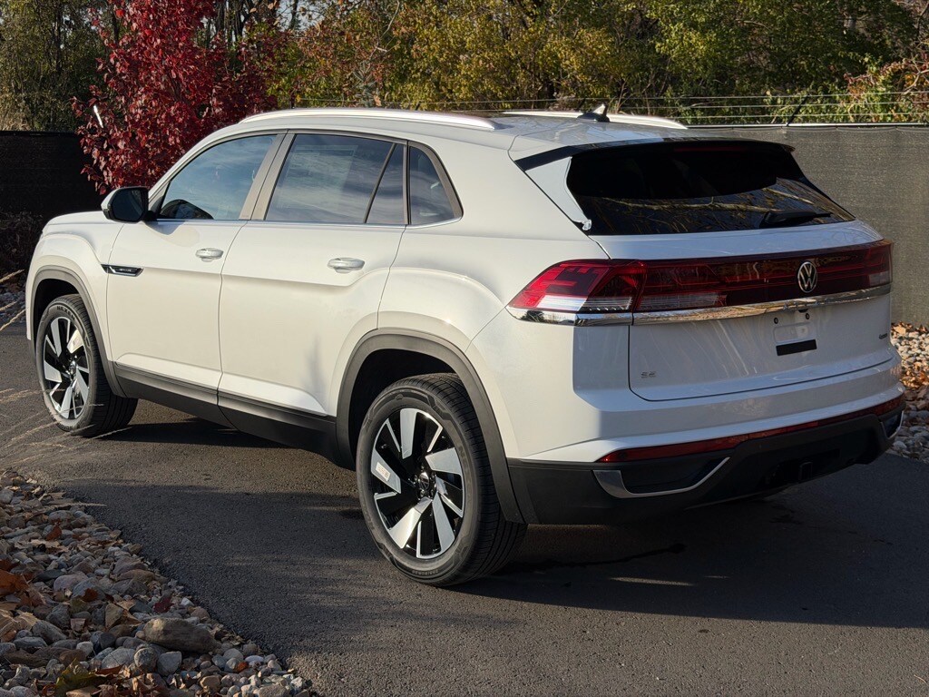 2026 Volkswagen Atlas Cross Sport SE Technology photo 2