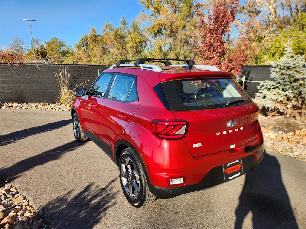 2024 Hyundai Venue Limited photo 3