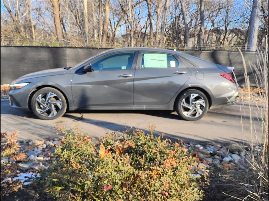 Used 2025 Hyundai Elantra Hybrid SEL Sport Sedan