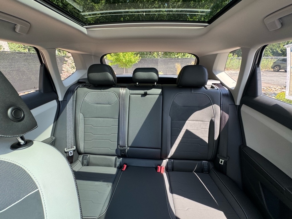 2025 Volkswagen Taos SE - Photo 34