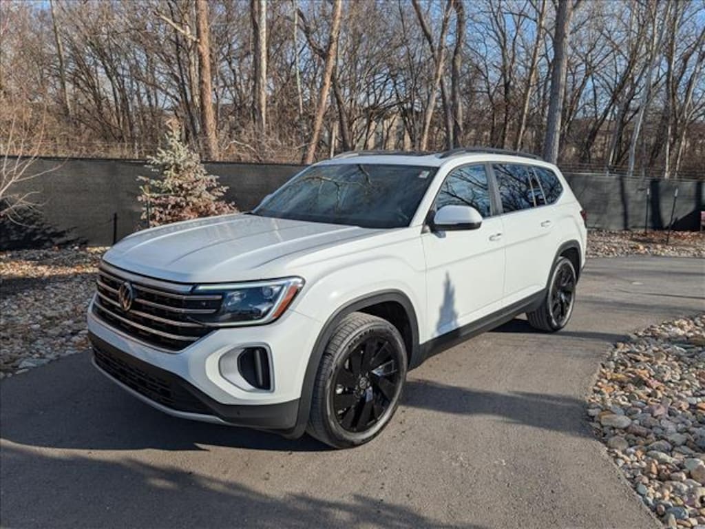 Used 2025 Volkswagen Atlas 2.0T SE w/Technology SUV