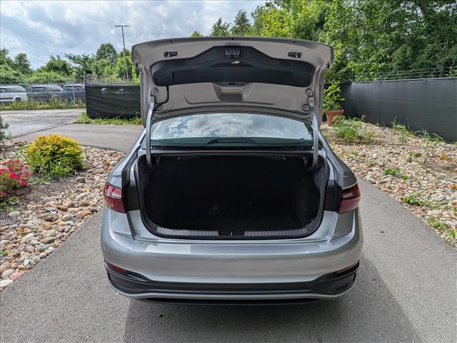 2025 Volkswagen Jetta SE - Photo 17