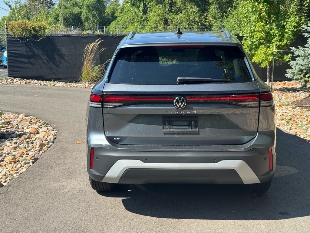 New 2025 Volkswagen Tiguan 2.0T SE SUV