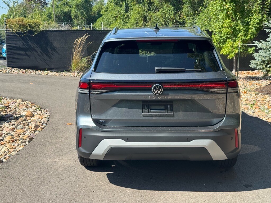 2025 Volkswagen Tiguan SE photo 3